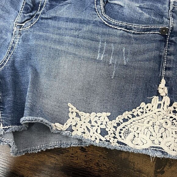 Maurices Denim & Lace Jean Shorts Plus Size 15/16 Reg Vintage Wash - Picture 2 of 5